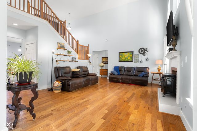 9598 W 300 S, Columbus, IN 47201