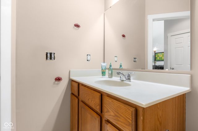 9598 W 300 S, Columbus, IN 47201