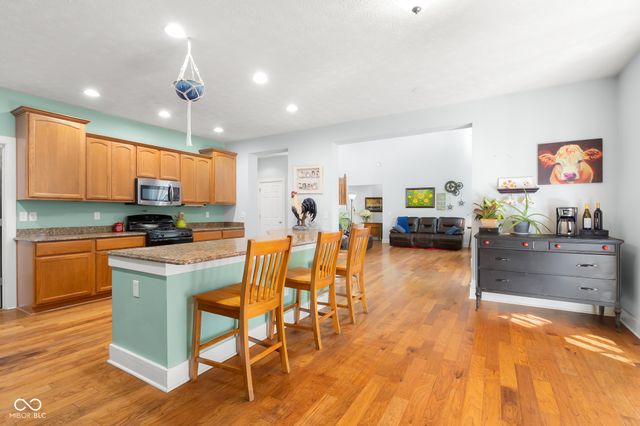 9598 W 300 S, Columbus, IN 47201