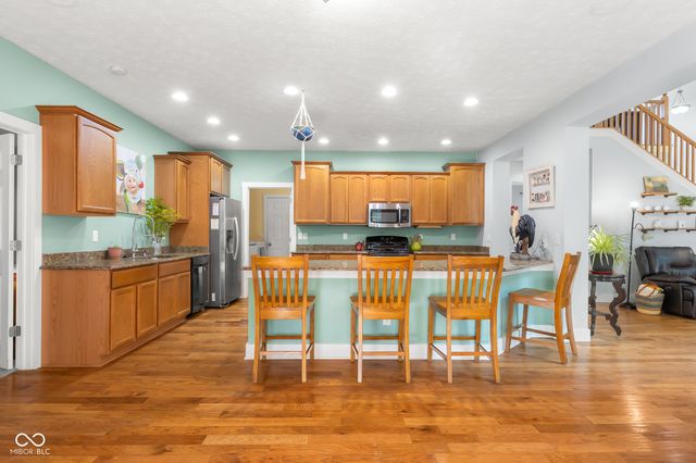 9598 W 300 S, Columbus, IN 47201
