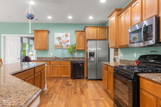 9598 W 300 S, Columbus, IN 47201