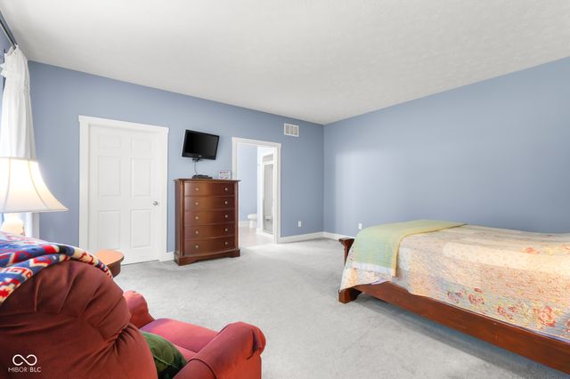 9598 W 300 S, Columbus, IN 47201