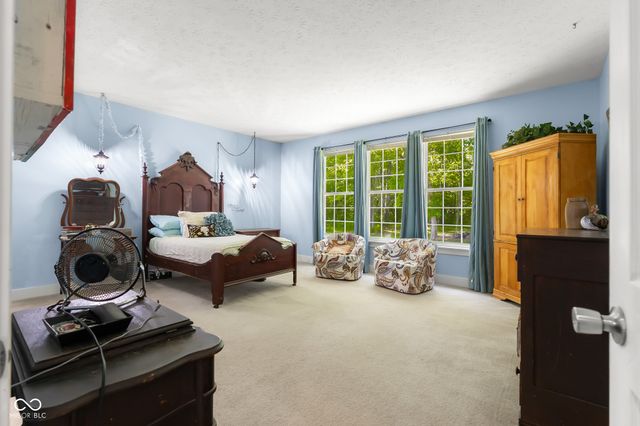 9598 W 300 S, Columbus, IN 47201