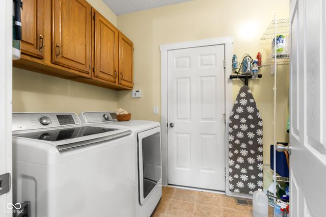 9598 W 300 S, Columbus, IN 47201