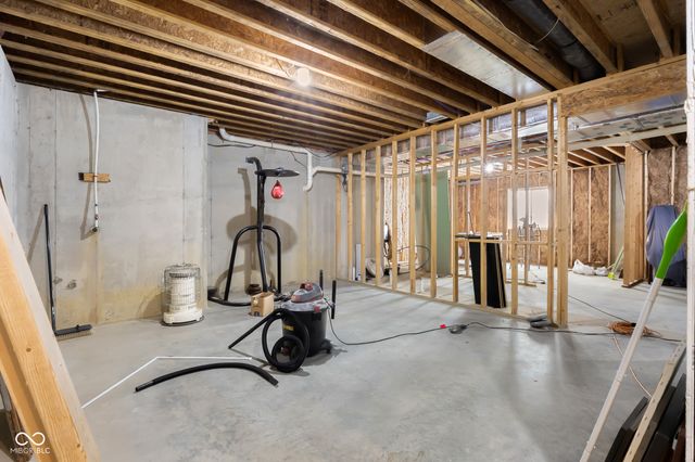 9598 W 300 S, Columbus, IN 47201
