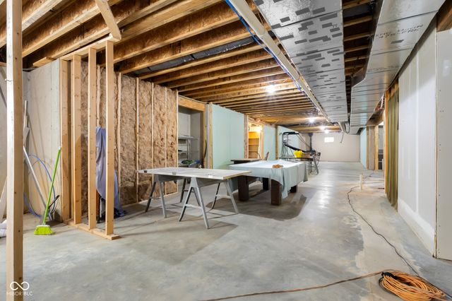 9598 W 300 S, Columbus, IN 47201