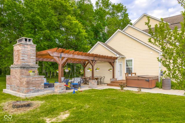 9598 W 300 S, Columbus, IN 47201