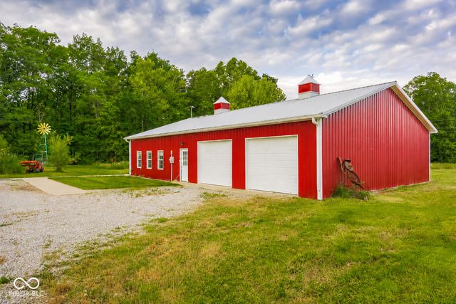 9598 W 300 S, Columbus, IN 47201