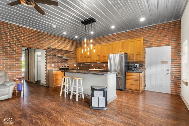 9598 W 300 S, Columbus, IN 47201
