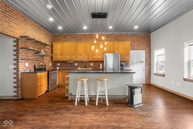 9598 W 300 S, Columbus, IN 47201