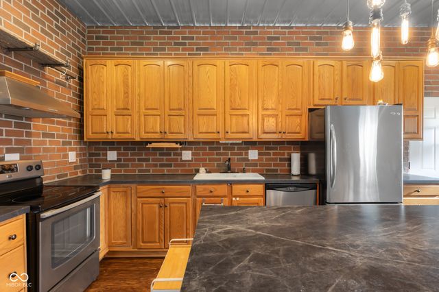 9598 W 300 S, Columbus, IN 47201