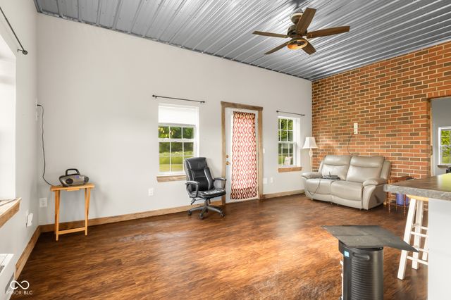 9598 W 300 S, Columbus, IN 47201