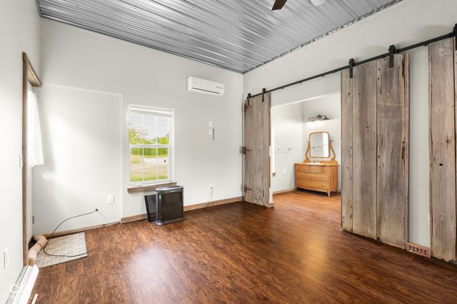 9598 W 300 S, Columbus, IN 47201