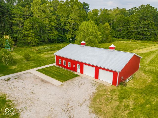 9598 W 300 S, Columbus, IN 47201