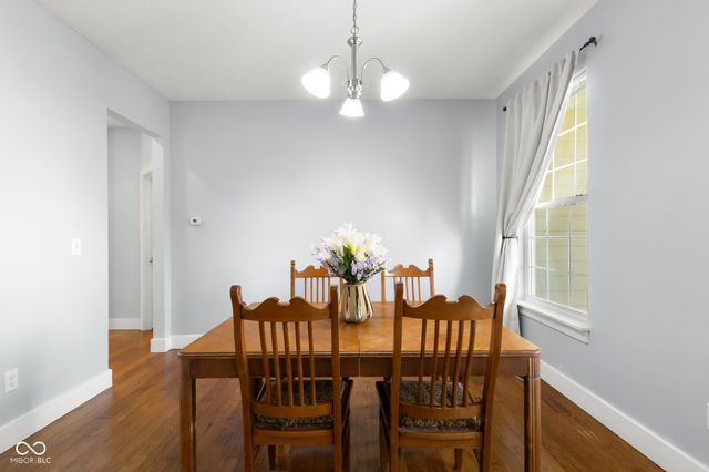 9598 W 300 S, Columbus, IN 47201