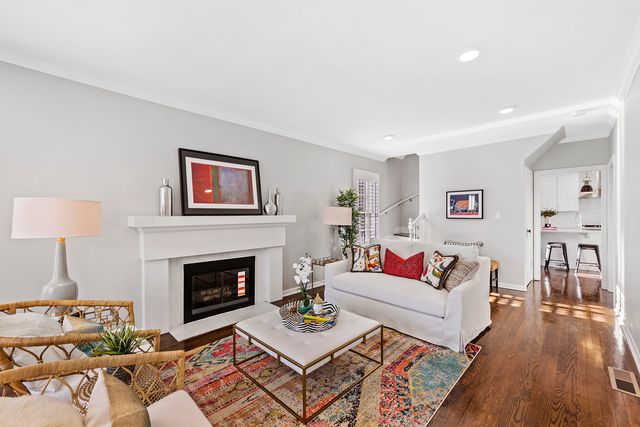 2118 Jackson Avenue, Evanston, IL 60201