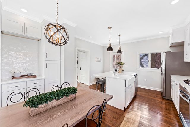 2118 Jackson Avenue, Evanston, IL 60201