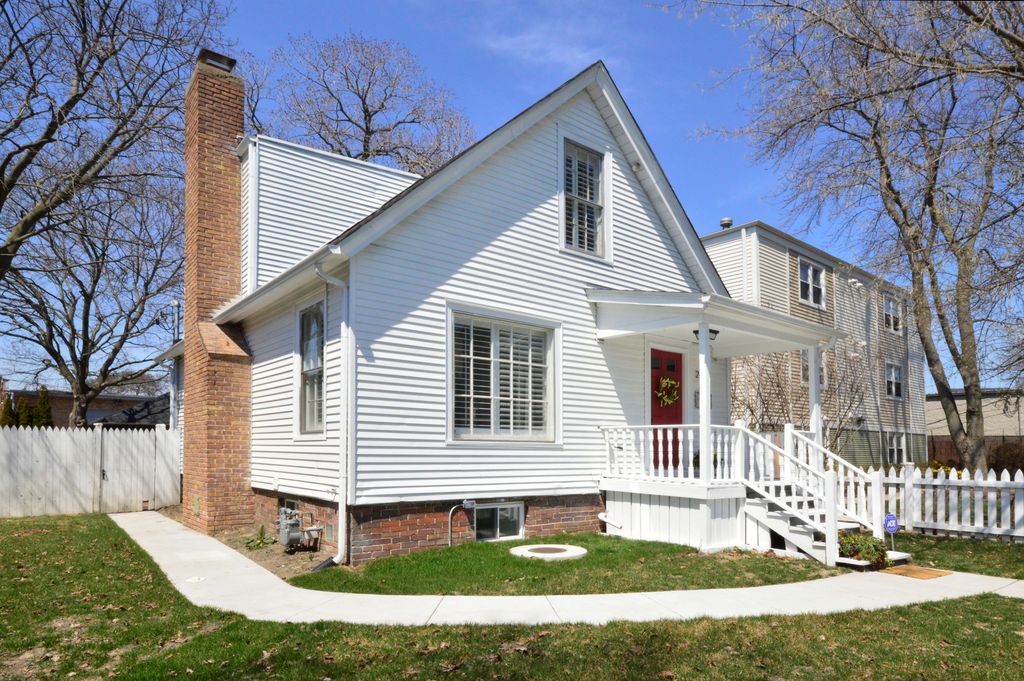 2118 Jackson Avenue, Evanston, IL 60201