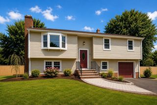 128 Evergreen Dr, Swansea, MA 02777