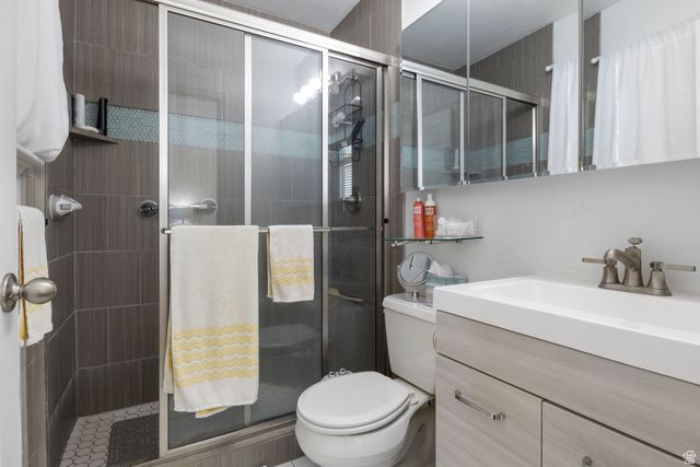 9976 N OAK RD, Cedar Hills, UT 84062