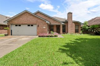 629 Manor Drive, Angleton, TX 77515