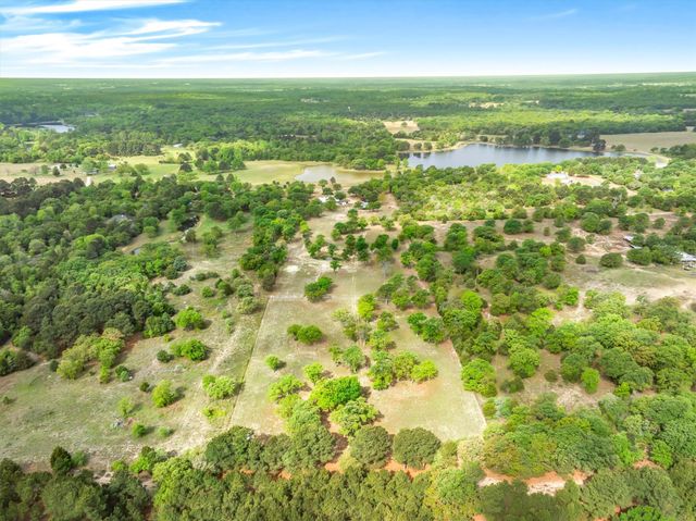 7700 County Road 3700, Athens, TX 75752