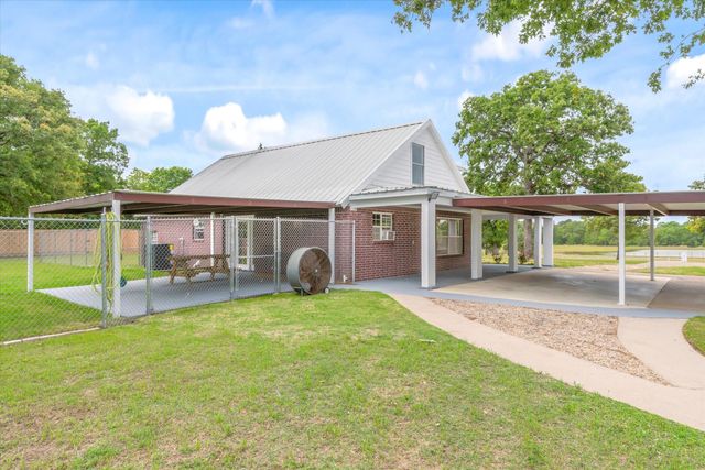 7700 County Road 3700, Athens, TX 75752
