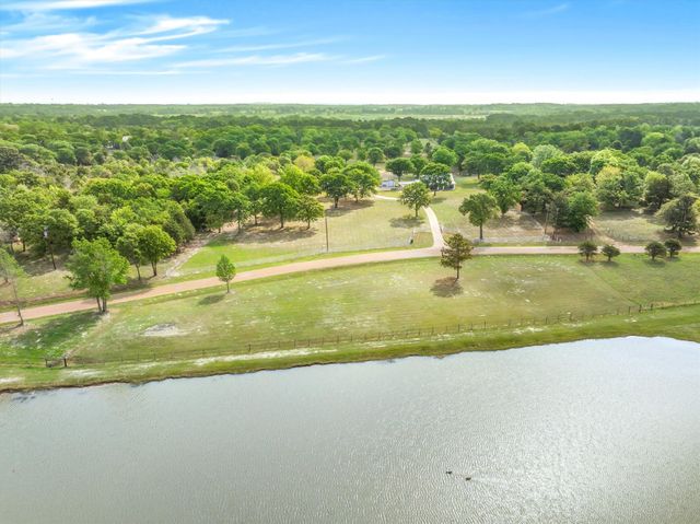 7700 County Road 3700, Athens, TX 75752