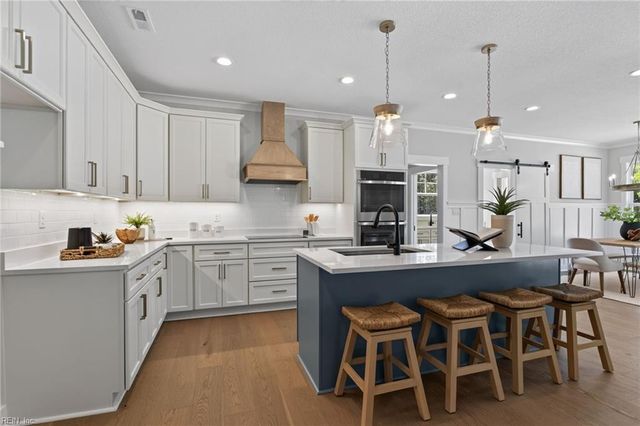4020 Tucker LN, Chesapeake, VA 23322