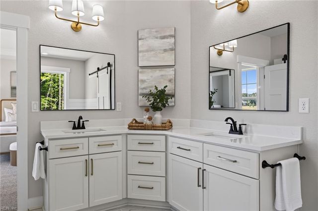 4020 Tucker LN, Chesapeake, VA 23322