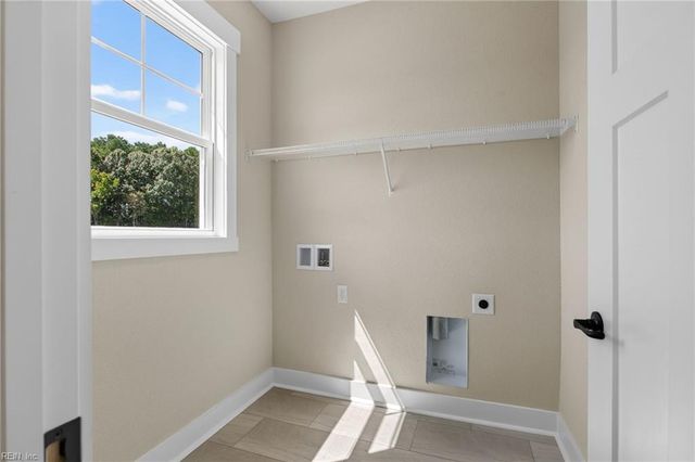 4020 Tucker LN, Chesapeake, VA 23322