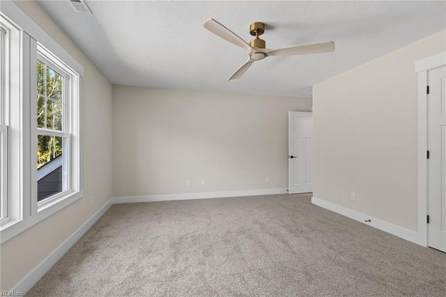 4020 Tucker LN, Chesapeake, VA 23322