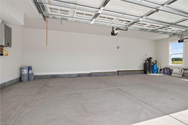 4020 Tucker LN, Chesapeake, VA 23322