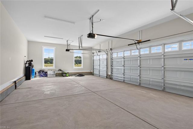 4020 Tucker LN, Chesapeake, VA 23322