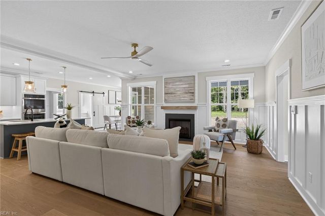 4020 Tucker LN, Chesapeake, VA 23322