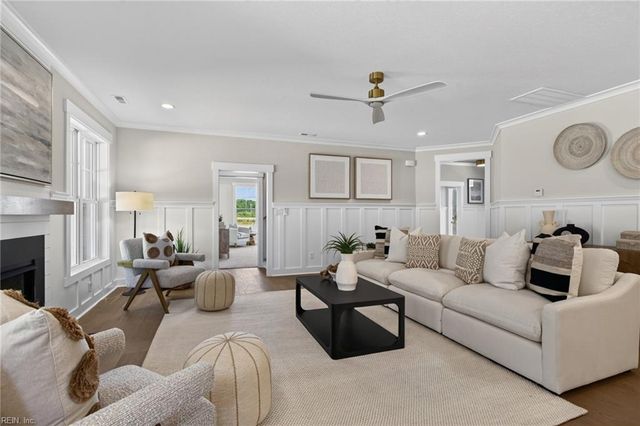 4020 Tucker LN, Chesapeake, VA 23322