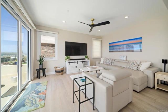 1922 S Pacific St., Oceanside, CA 92054