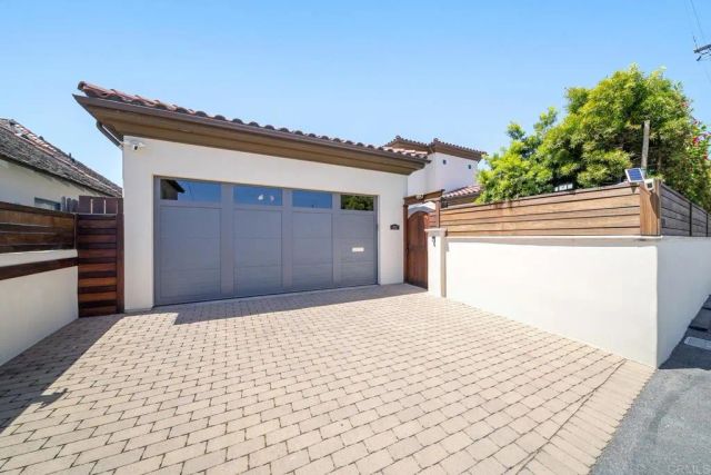 1922 S Pacific St., Oceanside, CA 92054