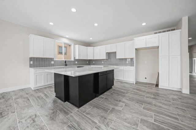 1073 Williamson Circle, Pontiac, MI 48340