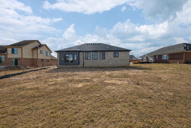 1073 Williamson Circle, Pontiac, MI 48340