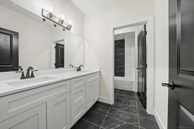 1073 Williamson Circle, Pontiac, MI 48340