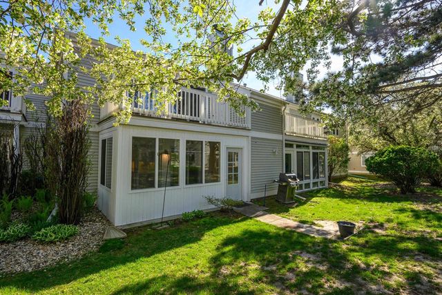 7832 E Oakbridge Way, Madison, WI 53717