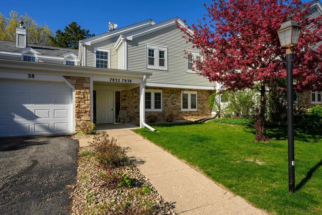 7832 E Oakbridge Way, Madison, WI 53717