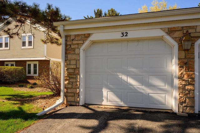 7832 E Oakbridge Way, Madison, WI 53717
