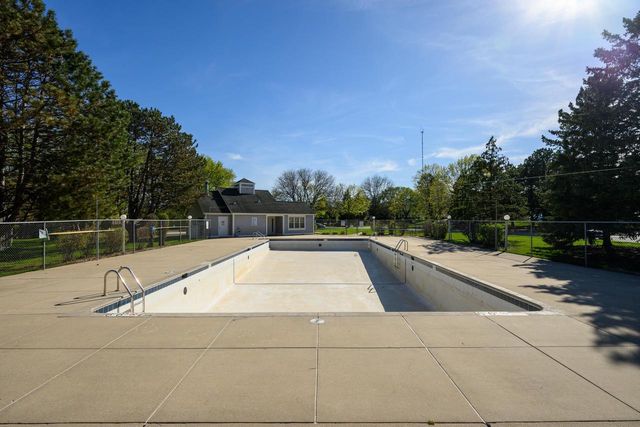 7832 E Oakbridge Way, Madison, WI 53717