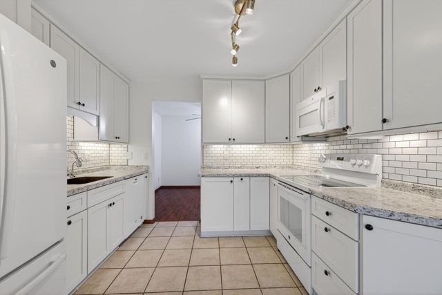 7832 E Oakbridge Way, Madison, WI 53717