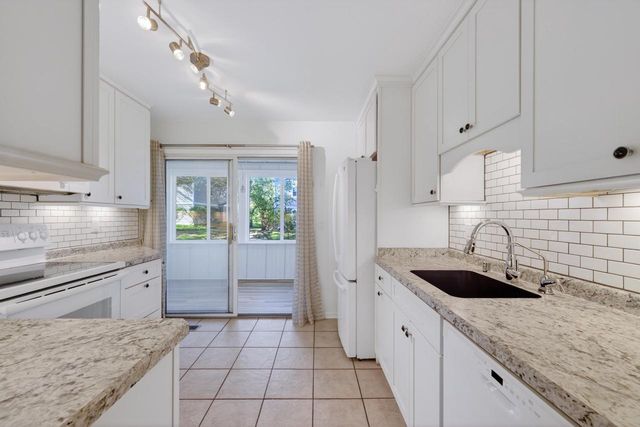 7832 E Oakbridge Way, Madison, WI 53717