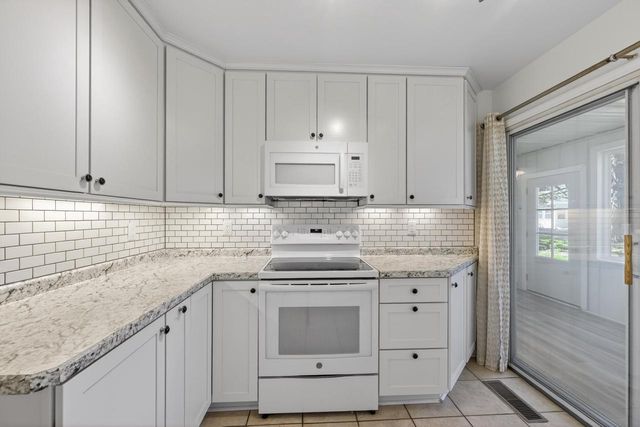 7832 E Oakbridge Way, Madison, WI 53717
