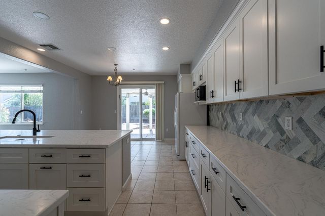 3865 Henshaw Rd, West Sacramento, CA 95691