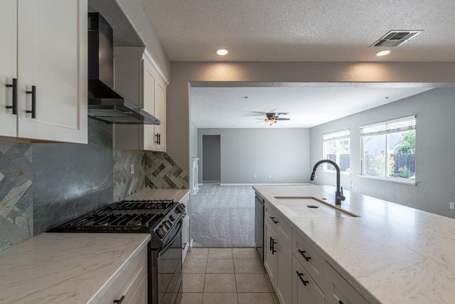 3865 Henshaw Rd, West Sacramento, CA 95691